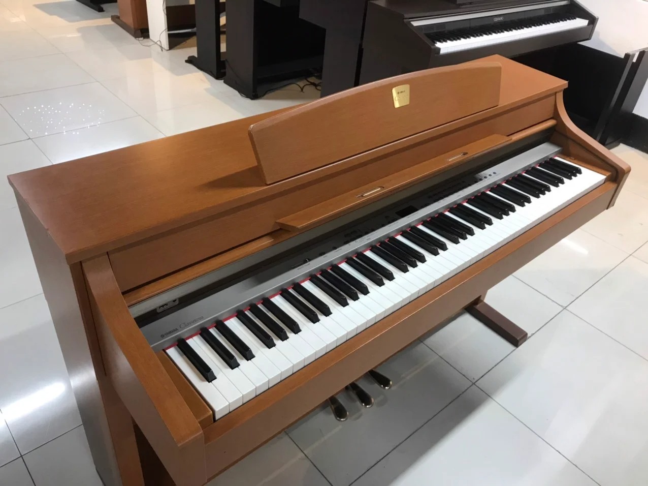 Yamaha CLP-330C - phù hợp vs mọi người